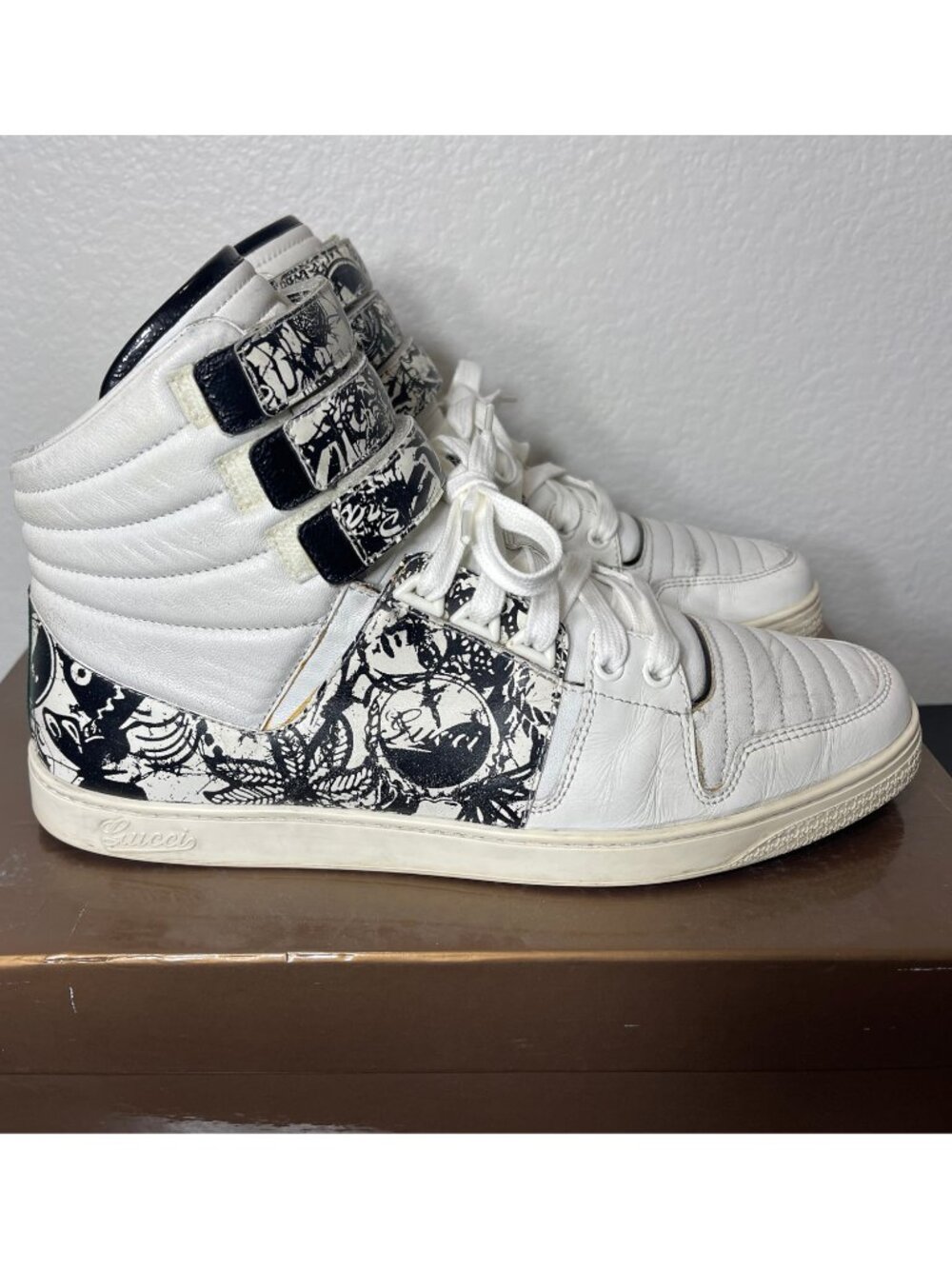 Authentic Rare Gucci 216202 High-Top Sneaker Men’s 8.5G White Black Graphic